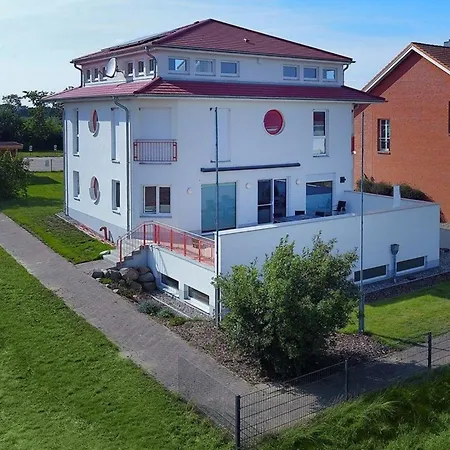Ferienhaus In Mit Grosser Terrasse Hohenkirchen (Nordwestmecklenburg)