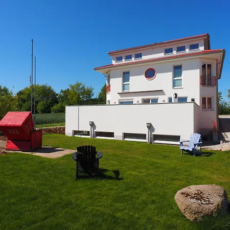 Ferienhaus In Mit Grosser Terrasse